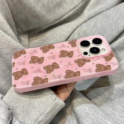 A Cute And Sweet Heart-Shaped Folds Texture Phone Case For iPhone 17 Pro Max 16 Plus 15 14 13 12 11 16E With Bow Tie Bear Design