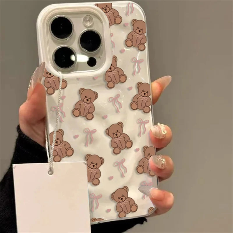 A Cute And Sweet Heart-Shaped Folds Texture Phone Case For iPhone 17 Pro Max 16 Plus 15 14 13 12 11 16E With Bow Tie Bear Design